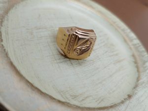 Kullast  ilus klotser