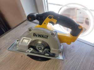 Ketassaag Dewalt DCS373 akuta