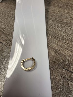 Kullast üksik kõrvarõngas sulatuseks/romu 750
