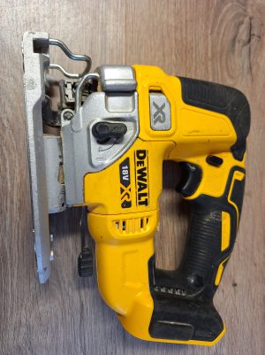 Tikksaag Dewalt DCS334