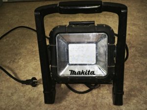 Makita prožektor DML 805 ( juhtmega ja akuga kasutatav)