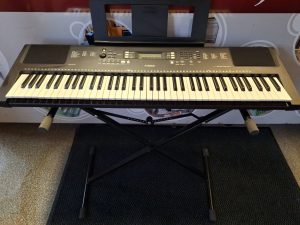 Süntesaator Yamaha PSR-EW300
