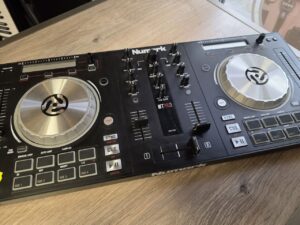Dj pult Numark  MT Pro 3