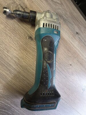 Makita plekilõikur BJN161
