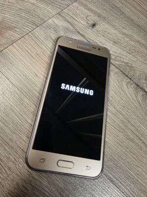 Mobiiltelefon Samsung J5